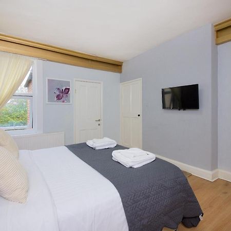 Ideal Abode Abbots 4 En-Suite เชสเตอร์ ภายนอก รูปภาพ
